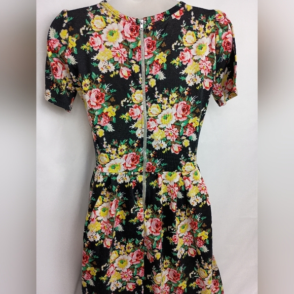 2/$30 Lularoe Butterly Floral Short Sleeve Dress-(#635) - Picture 4 of 6